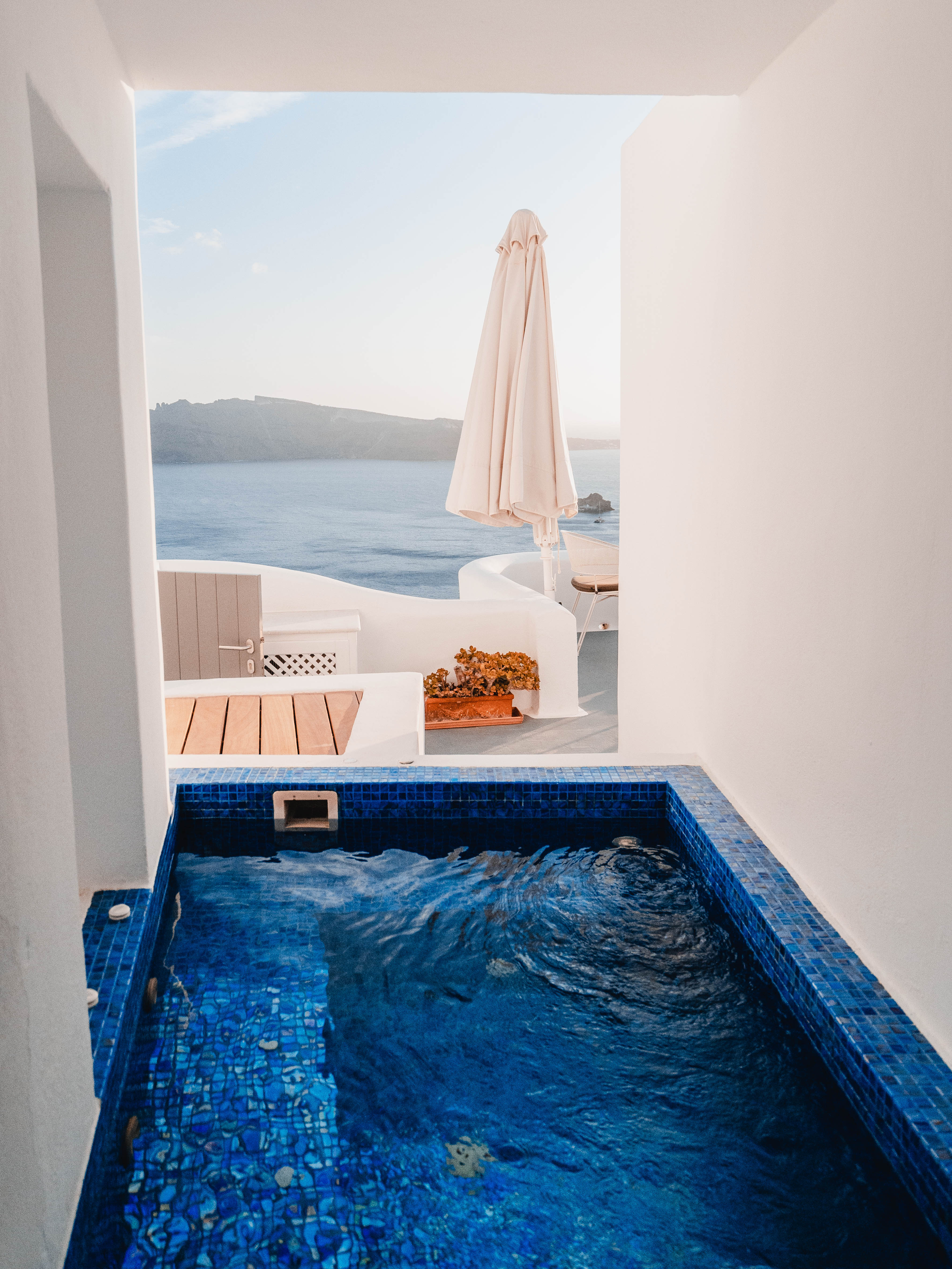 Hotel with pool and sea view